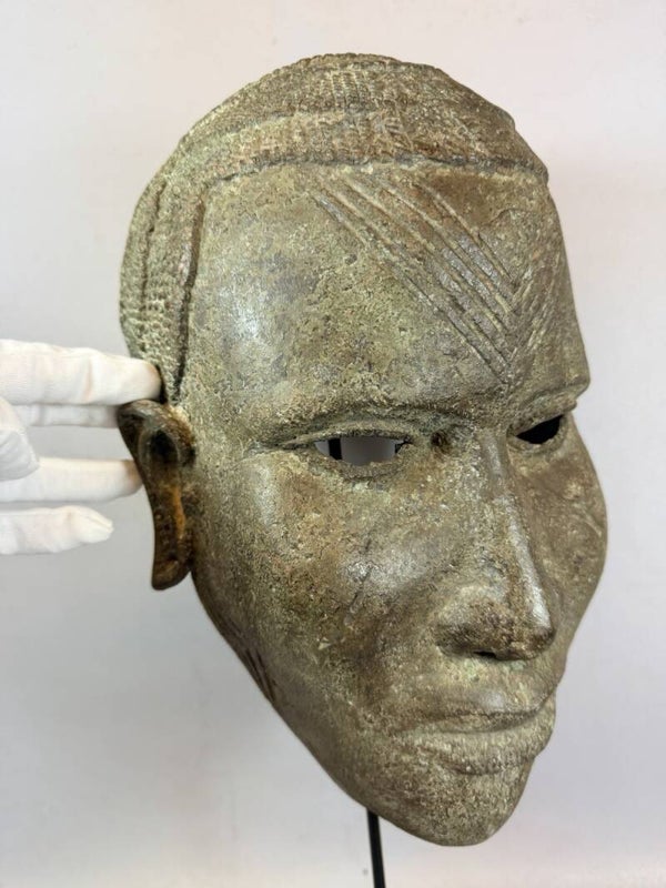 261087 - Old African Bronze Oba mask - Benin - Nigeria.