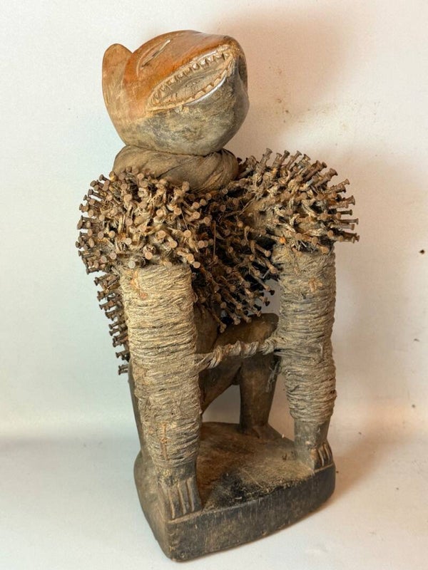 260751 - African Fetisch Bakongo Nkisi Nkondi sitting dog - Congo.