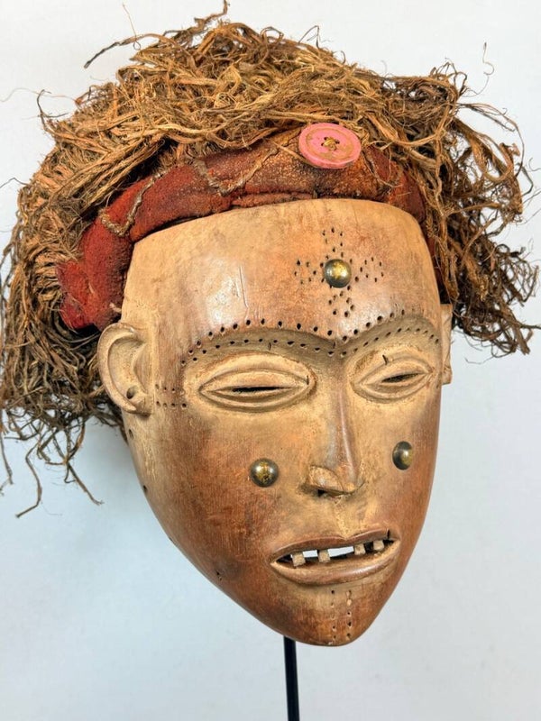260310 - Old African Mwana Pwo mask from the Chokwe - Congo.