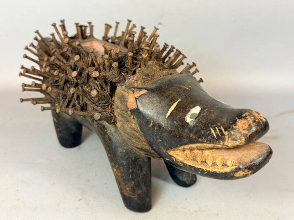 260958 - African Fetisch Bakongo Nkisi Nkondi dog with glass eyes - Congo.