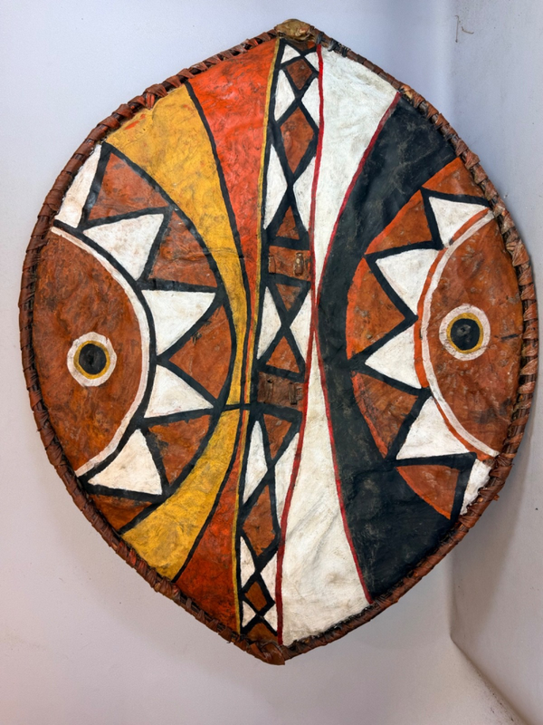 260979 - Old African Maasai shield with decoration - Kenya