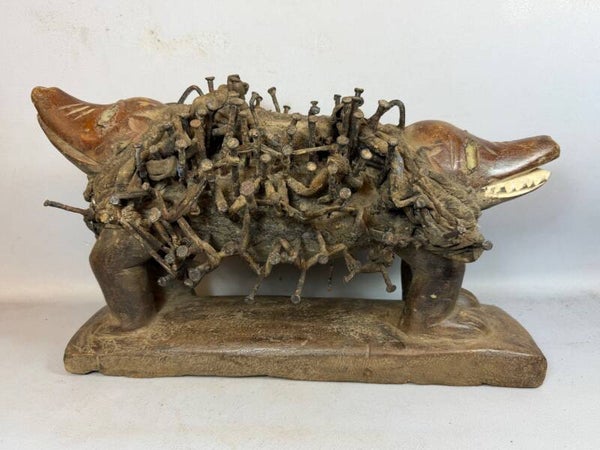260976 - LARGE old African Fetisch Bakongo Nkisi Nkondi dog - Congo.