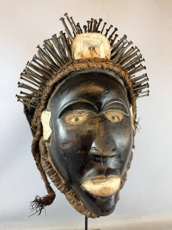 260517 - Large - Heavy Old African Black Bakongo mask with glass eyes - Congo.