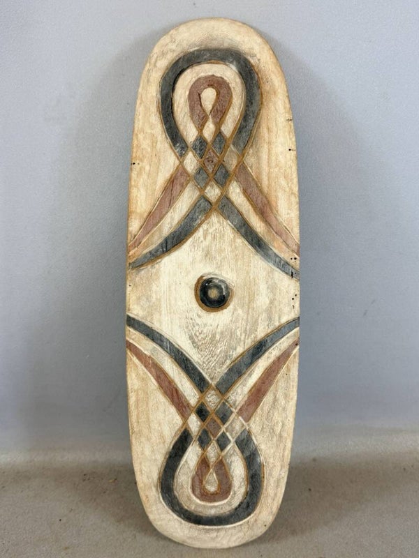 260506 - Rare African Tutsi dance shield - Rwanda