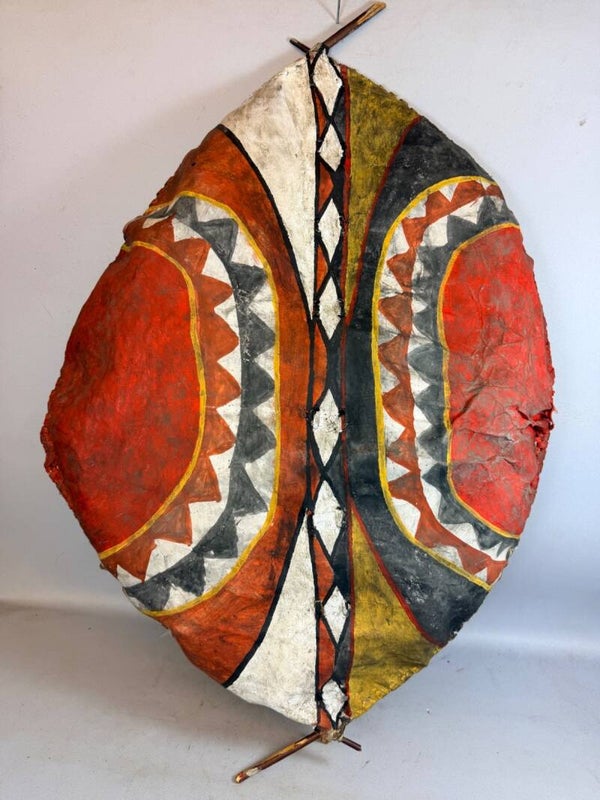 260978 - Old African Maasai shield with decoration - Kenya