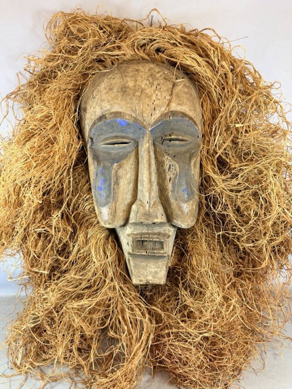 260508 - Old African Suku Yaka mask with raffia - Congo.