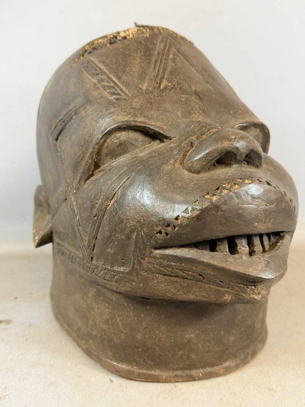260447 - nice African Makonde helm mask - Tanzania.