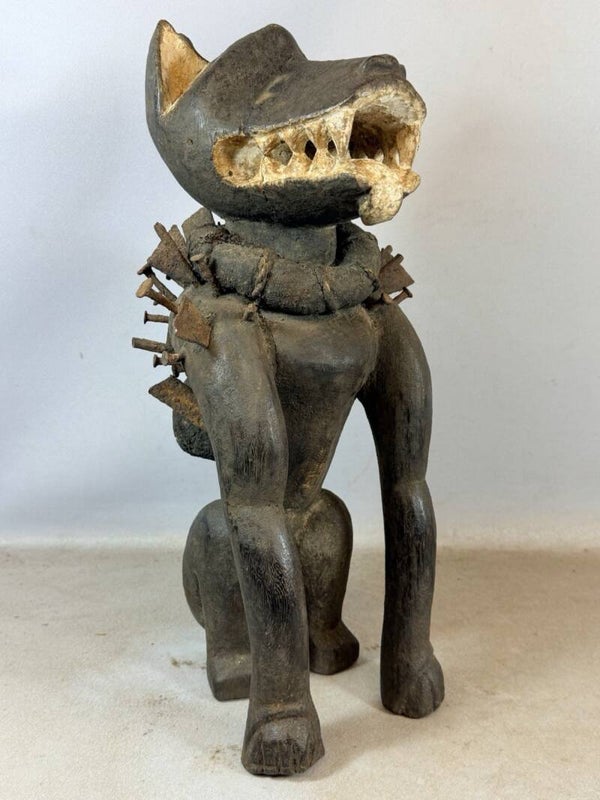 260502 - African Fetisch Bakongo Nkisi Nkondi sitting dog - glass eyes - Congo.