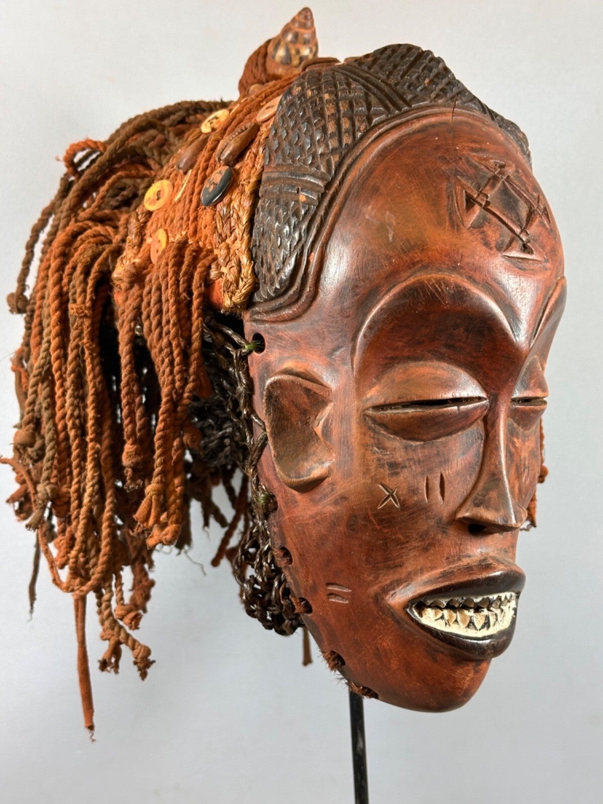 250983 - Old African Mwana Pwo Luena mask from the Chokwe - Angola.