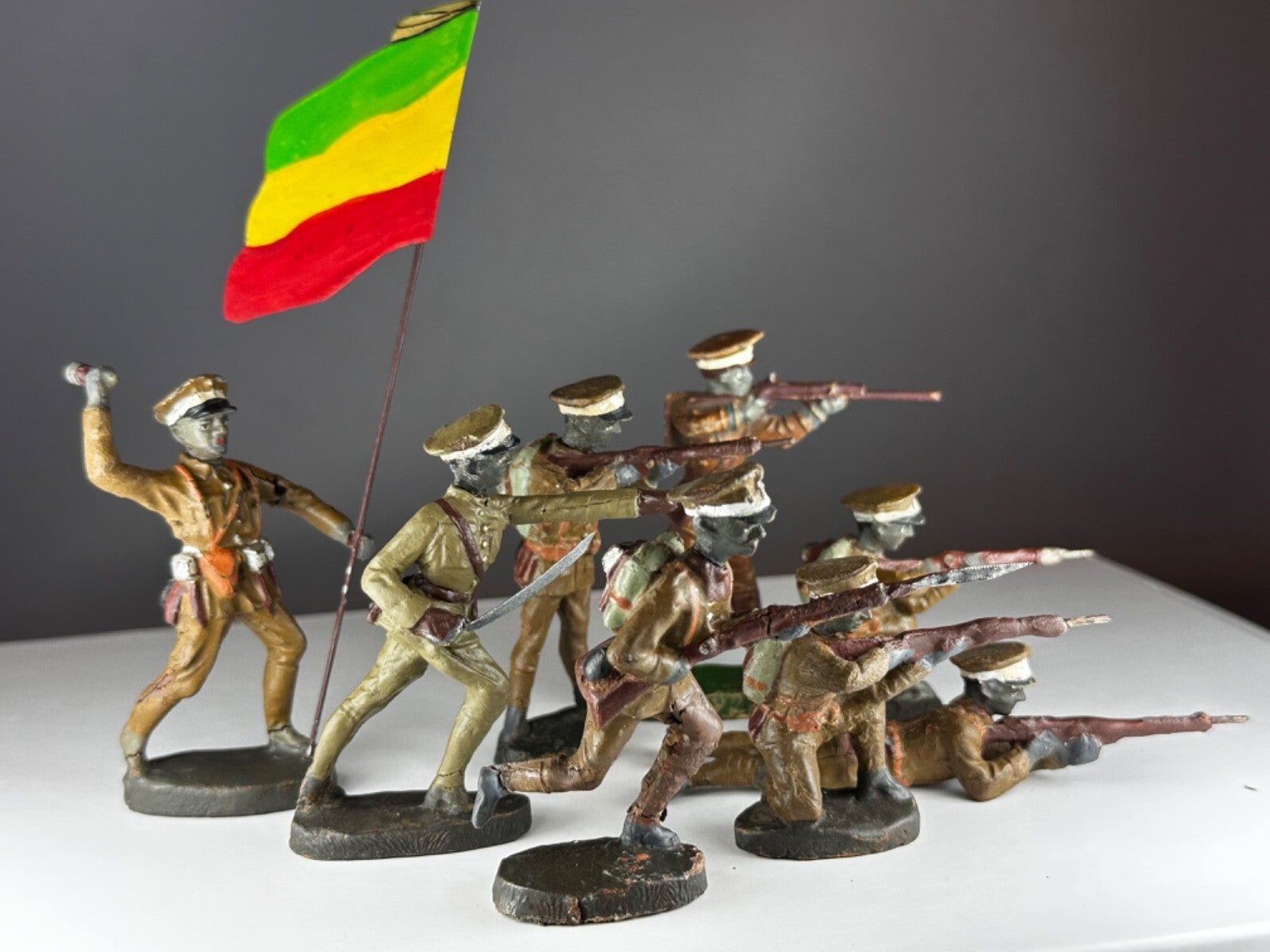 251059 - 8 Abyssinian Elastolin Imperial Guard of Haile Selassie 1930- Ethiopia.