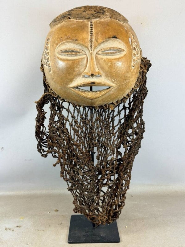 260622 - Old African Idoma mask with robe - Nigeria.