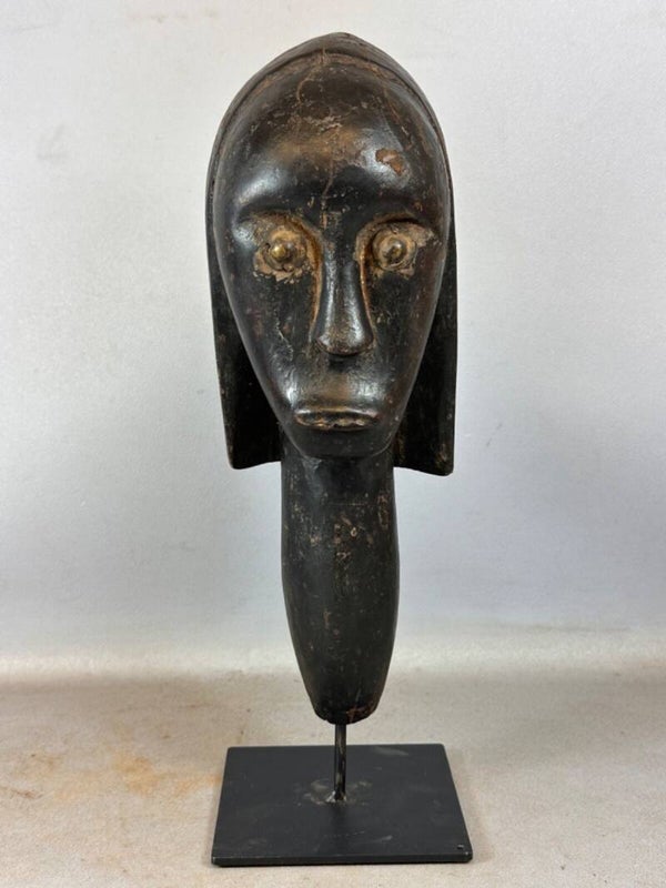 250714 - Old African Fang relic guard head on stand - Gabon.