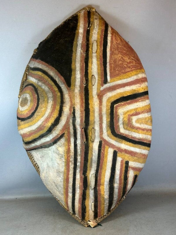251145 - Old large used African Maasai shield from the Kisongo group - Tanzania