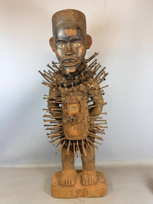 260306 - Large Old African Bakongo protection figure - Congo.