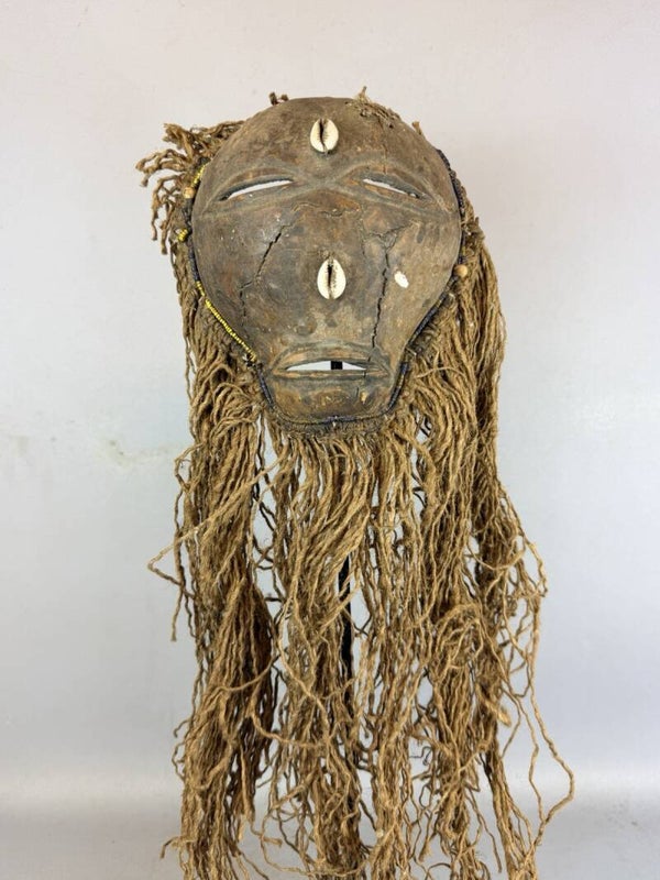 261078 - A very beautiful and rare small Songye mask carved from a gourd - Cong0