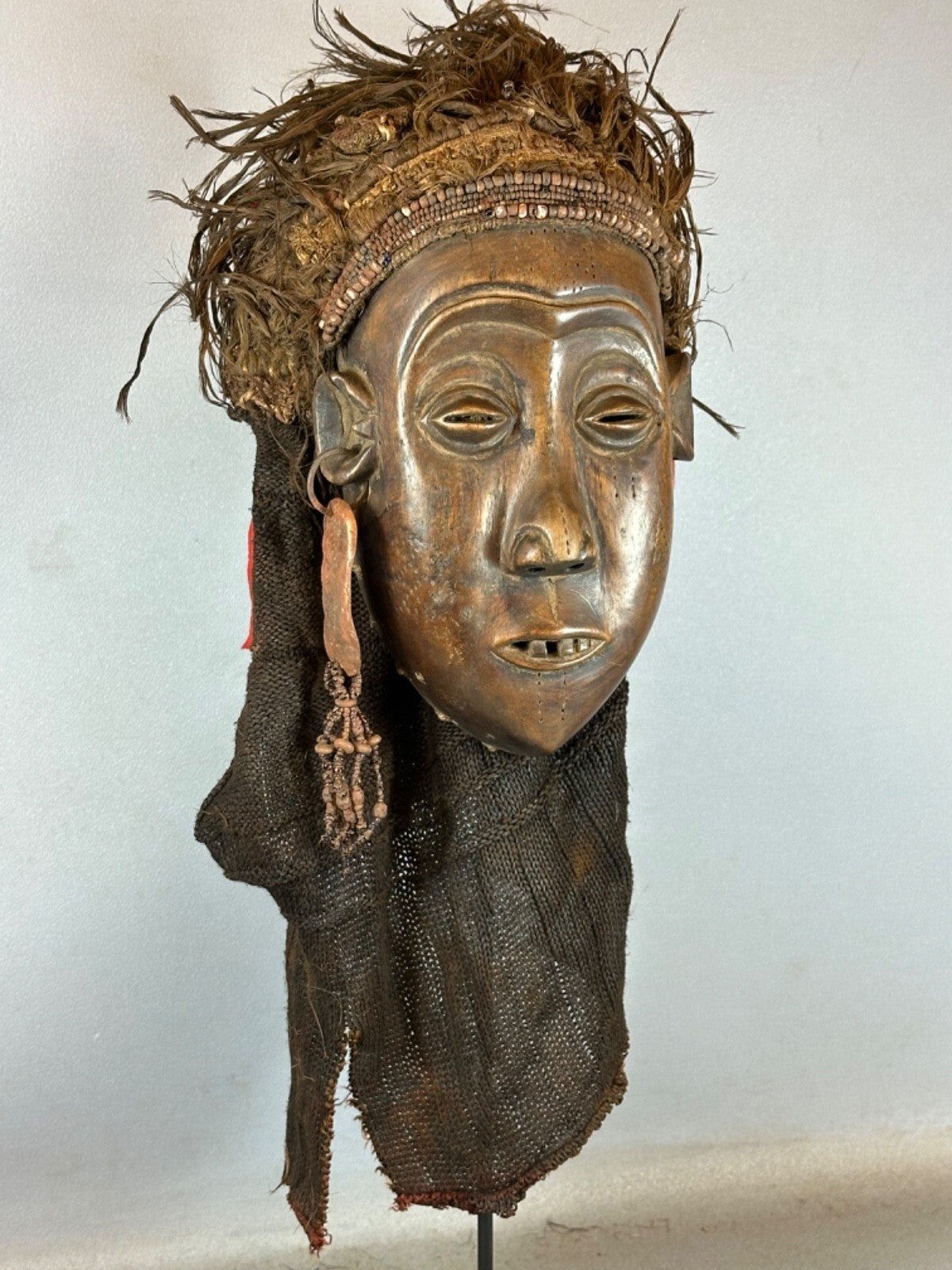 251156 - Rare Old African Mwana Pwo Luena mask from the Chokwe - Angola.