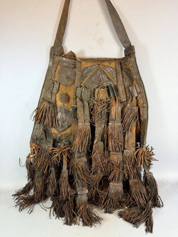 261072 - Old African Tuareg leather camel bag - Niger