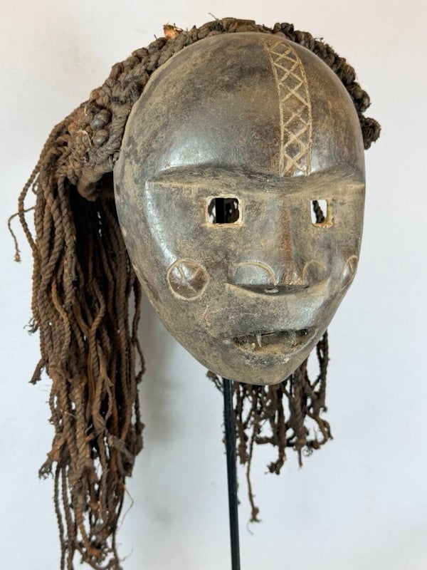 260737 - Old African mask from the Lwena - Angola.