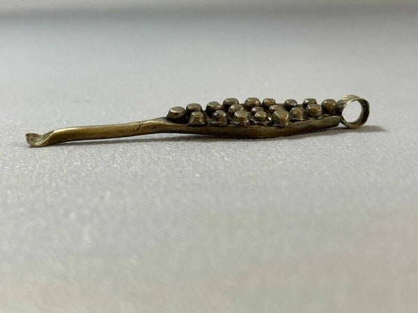 210932 - Antique Ethiopian Silver Ear Pick Spoon Pendant - Ethiopia.