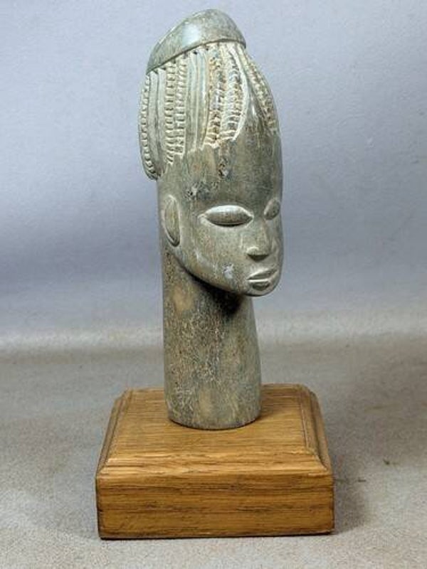 260543 - African Mbigou stone head on stand from Cyril Biyoghe - Gabon