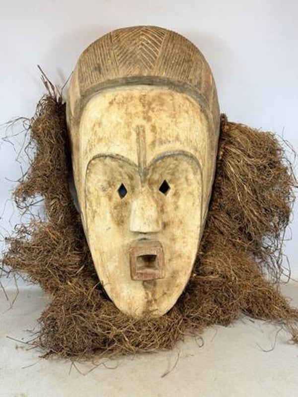 260529 - Old African Fang mask with Raffia- Gabon.