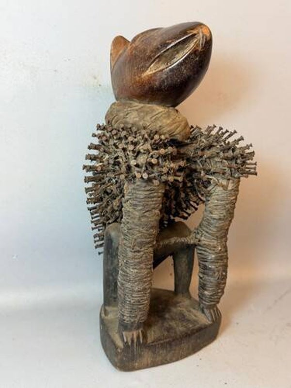 260969 - African Fetisch Bakongo Nkisi Nkondi sitting dog - Congo.