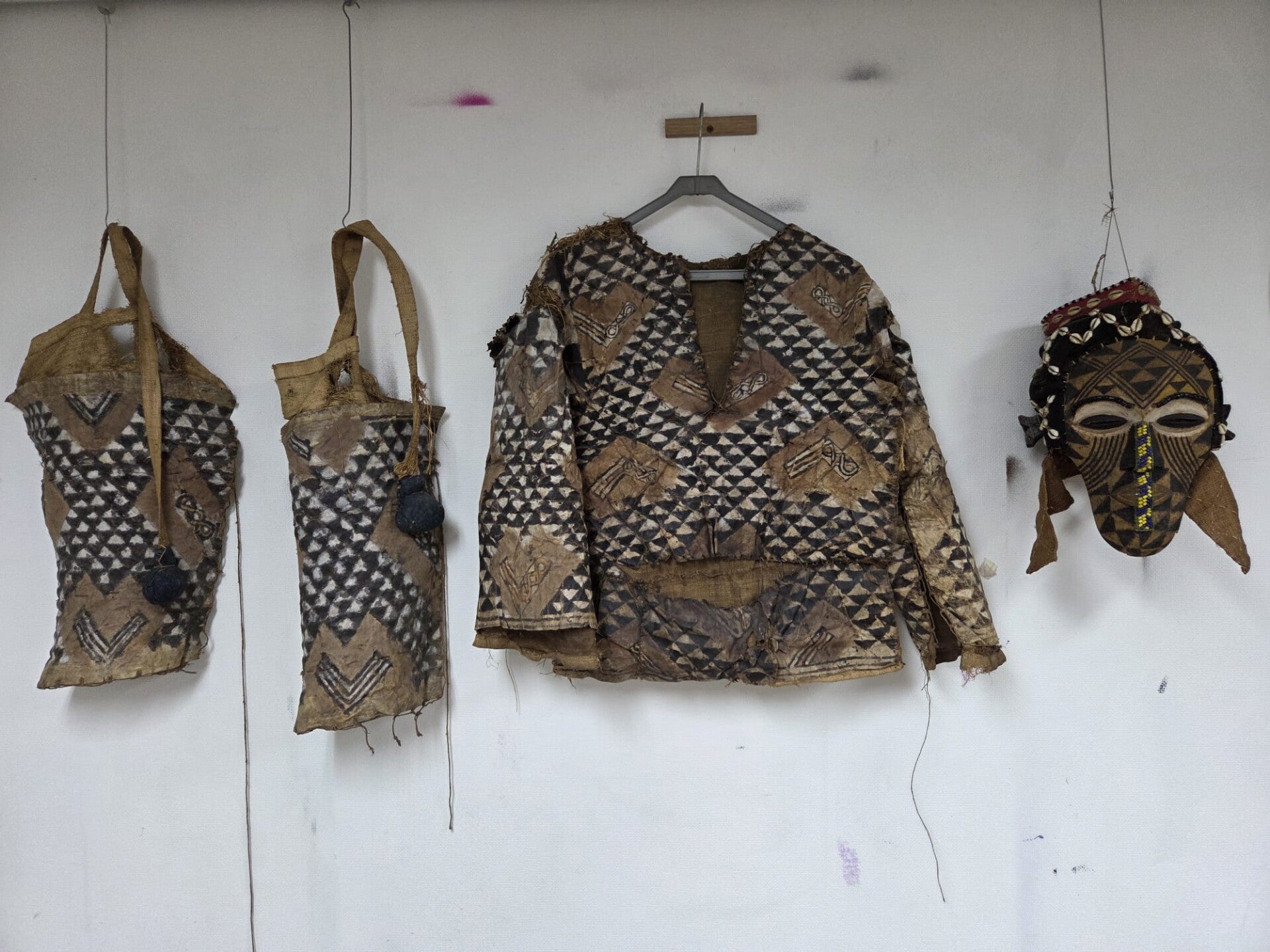 260257 - Extremly rare African Kuba Bark Cloth Dance Costume - Congo.