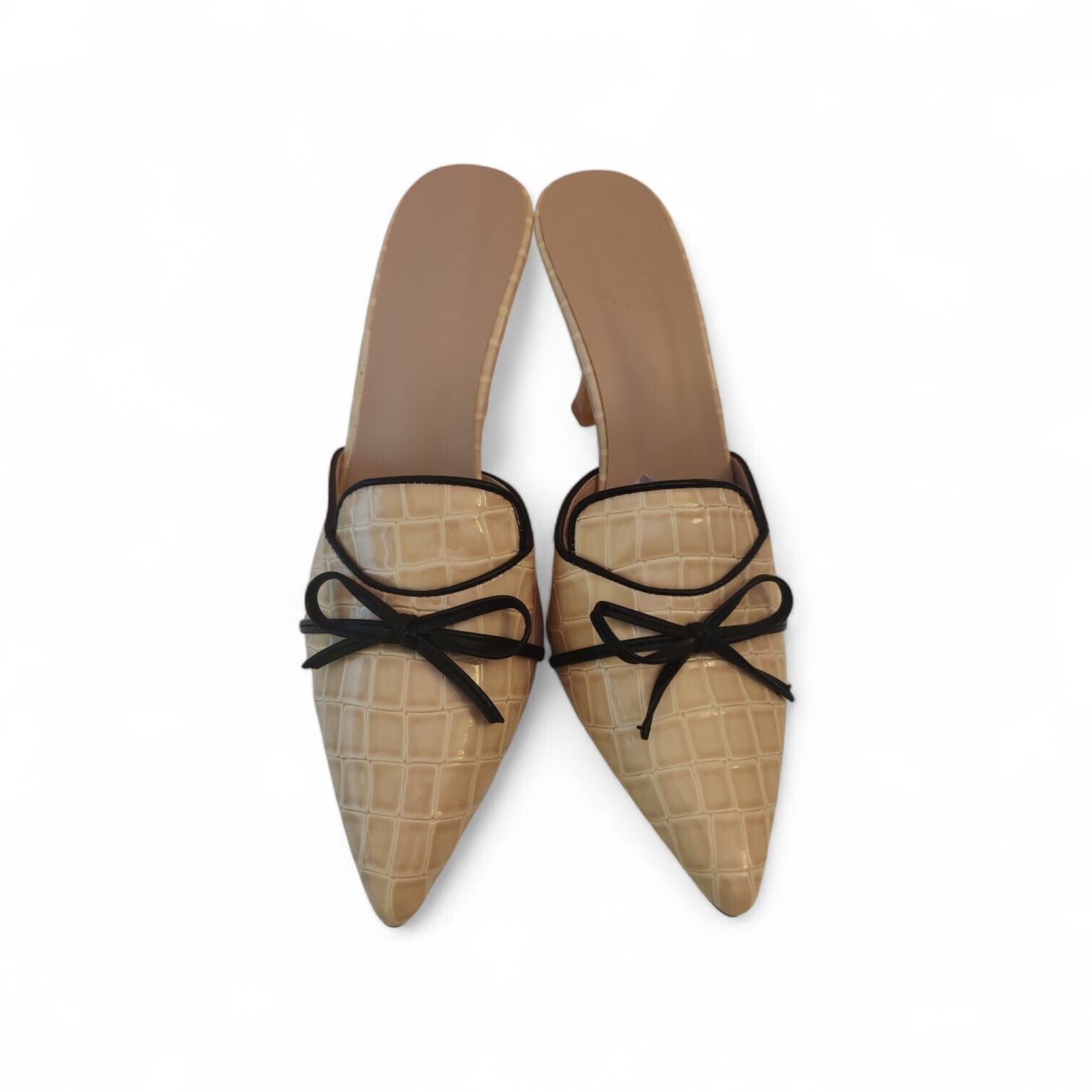Apricot shining leather Hump with curve heels
