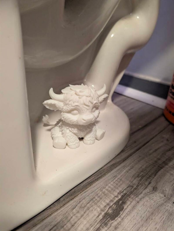 Highland Cow Throne Topper