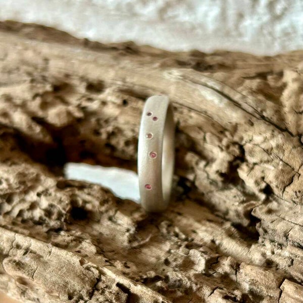 Oval Pink Scatter band