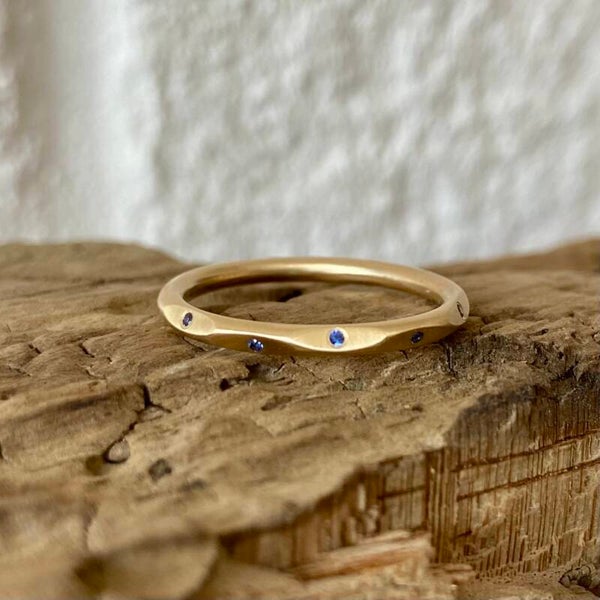 5 Sapphire Facet Band in Gold