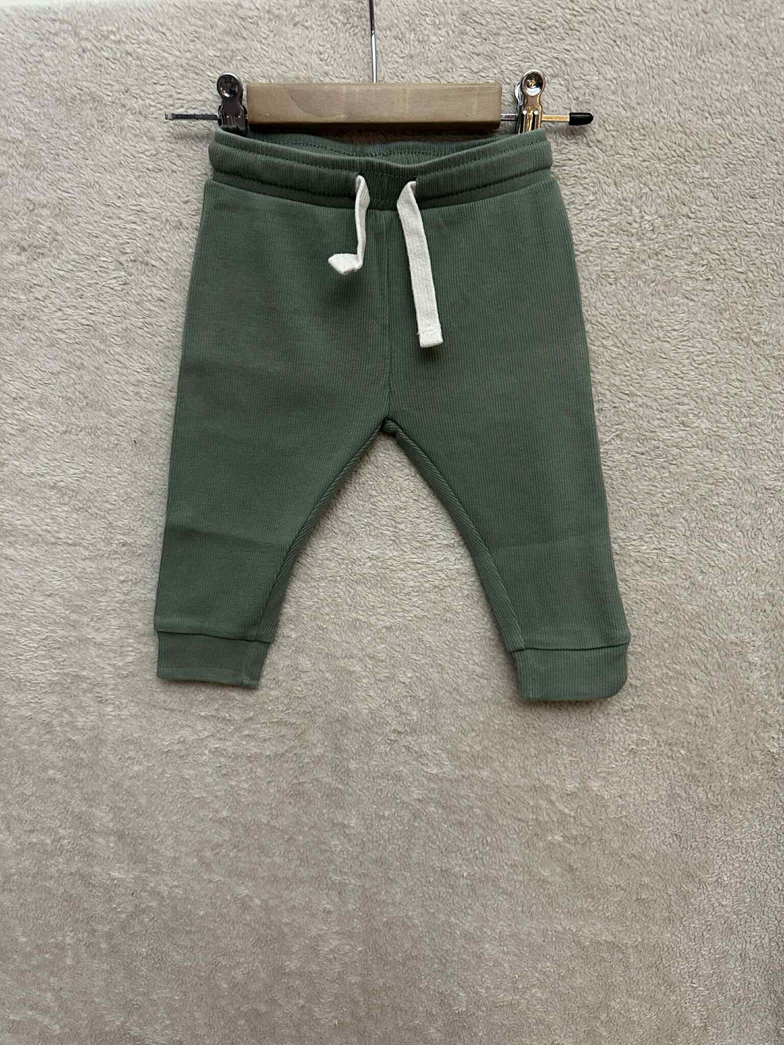 Broek l Hema l maat 68