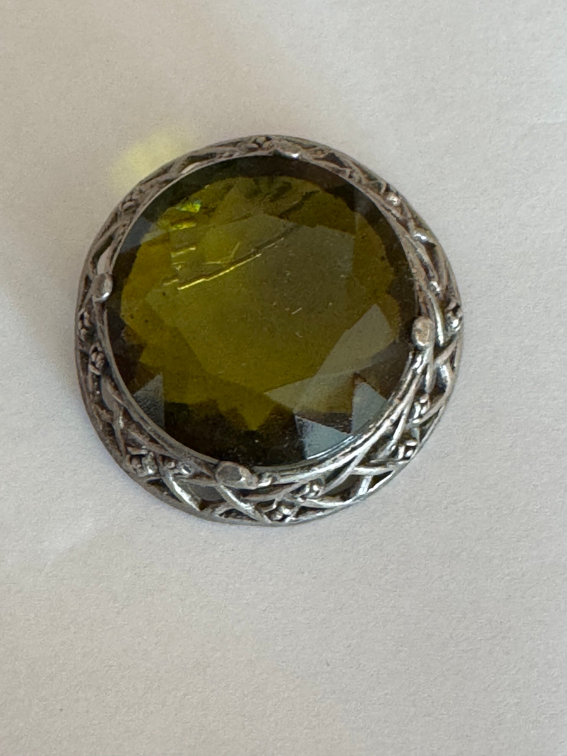 Brosche Schottland grünes Glas und Umrandung Zinn