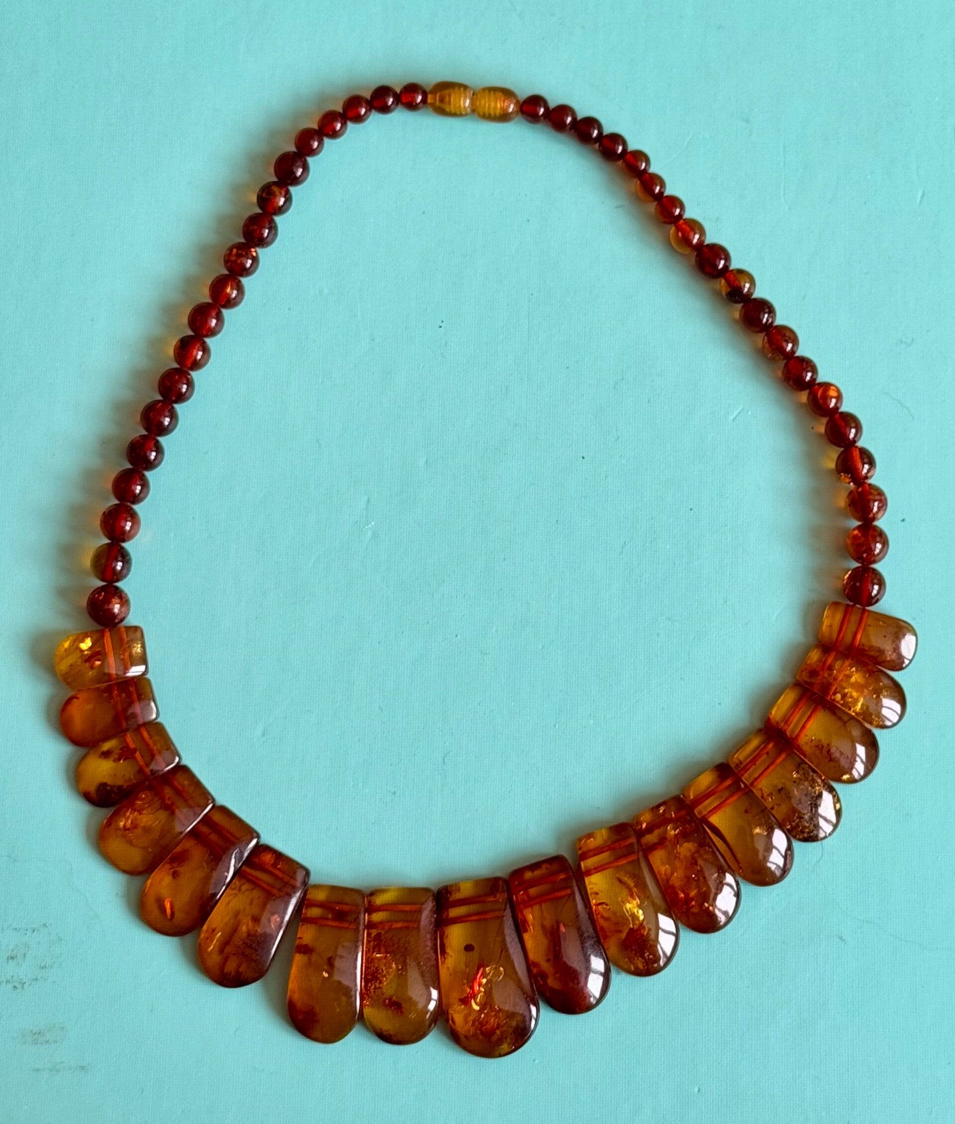 Kette vermutlich Kunststoff mit Einbettungen