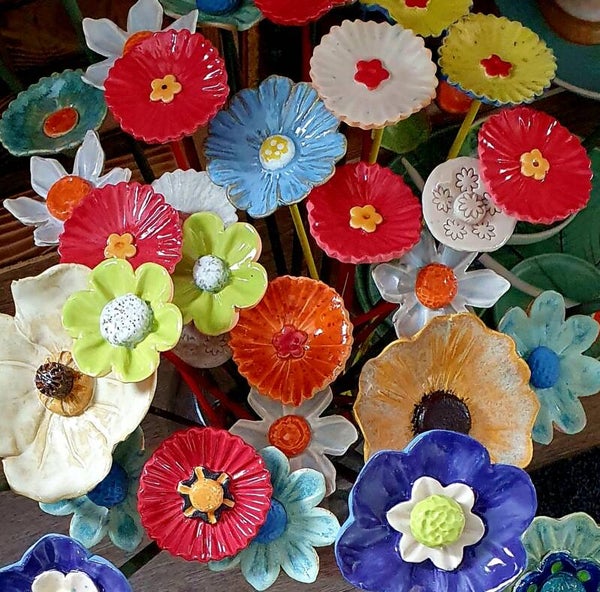 Kleine bloemen op houten of rvs stok