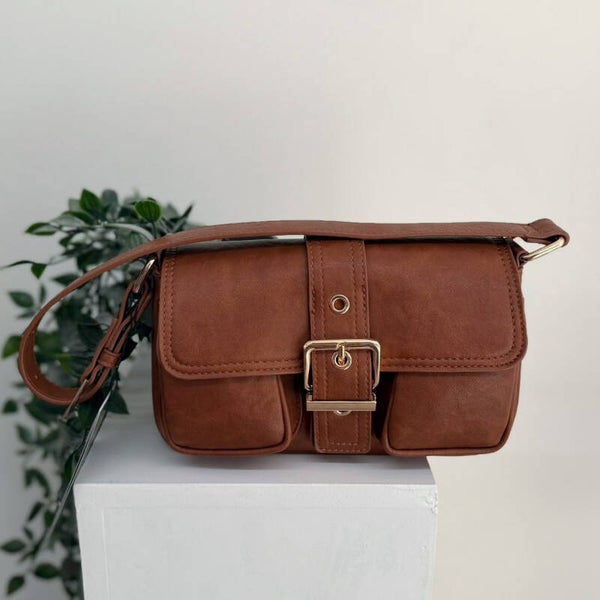 Stoere Cognacbruine Schoudertas – Cargo Stijl met Gespsluiting