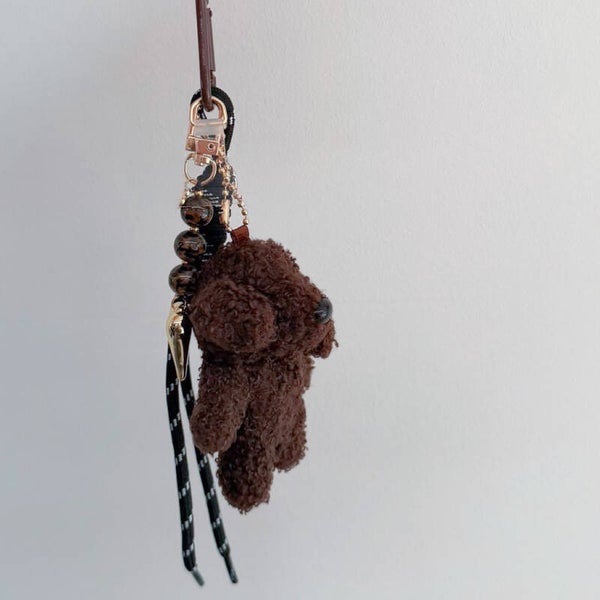 Schattige Tashanger – Pluche Hondje met Kralen & Koord – Chocoladebruin