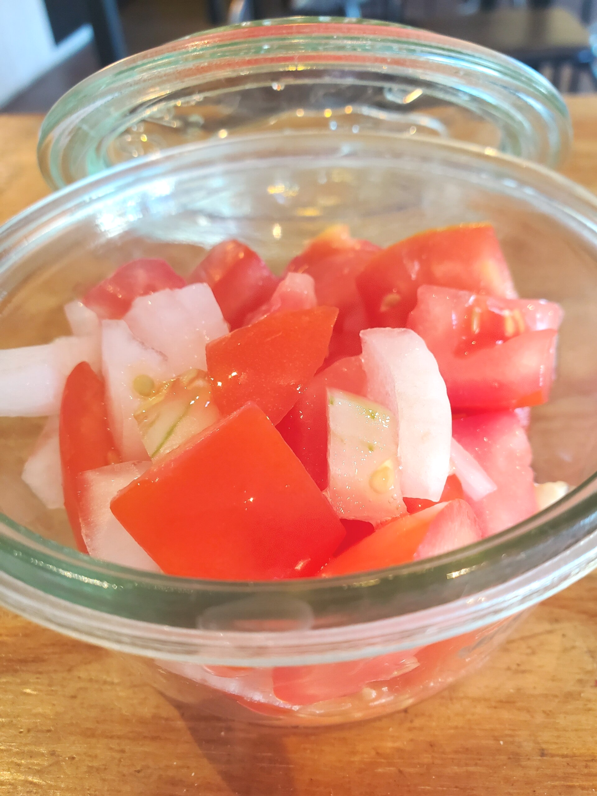 Salade de tomates bio et oignons blancs