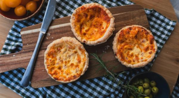 Quiche tomates, aubergines, ricotta, olive, citron