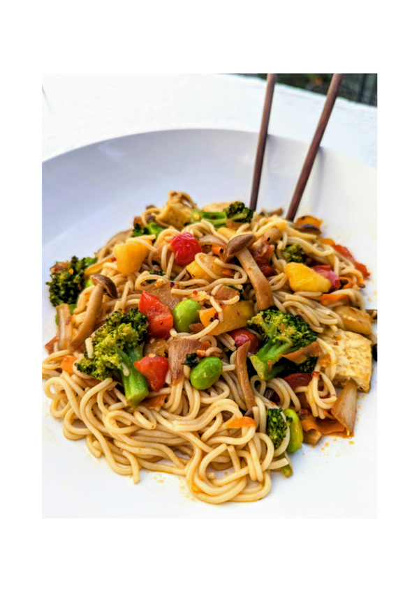 Nouilles sautées à l'asiatique végétariennes