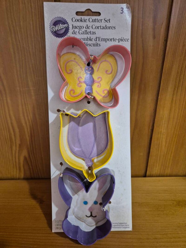 Wilton cookie cutter set
