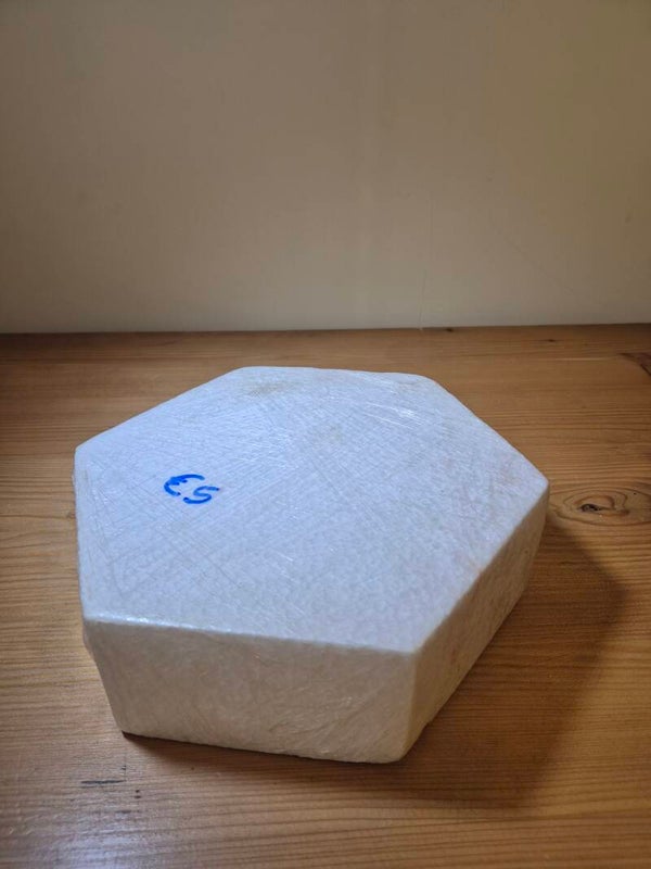 piepschuim - hexagoon dia. 23cm hoogte 7cm