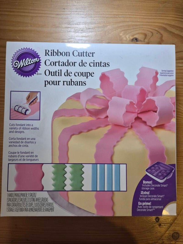 Wilton ribbon cutter