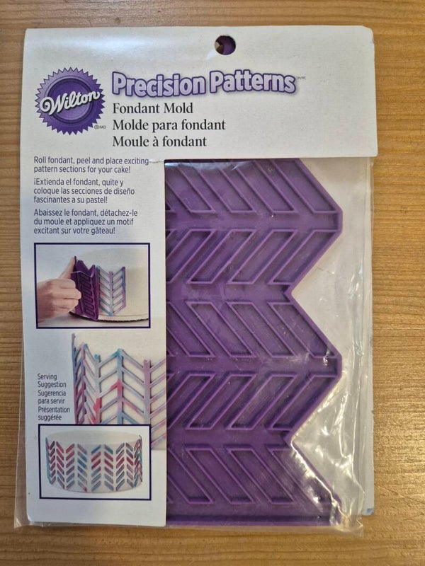 Precision patterns fondant mold