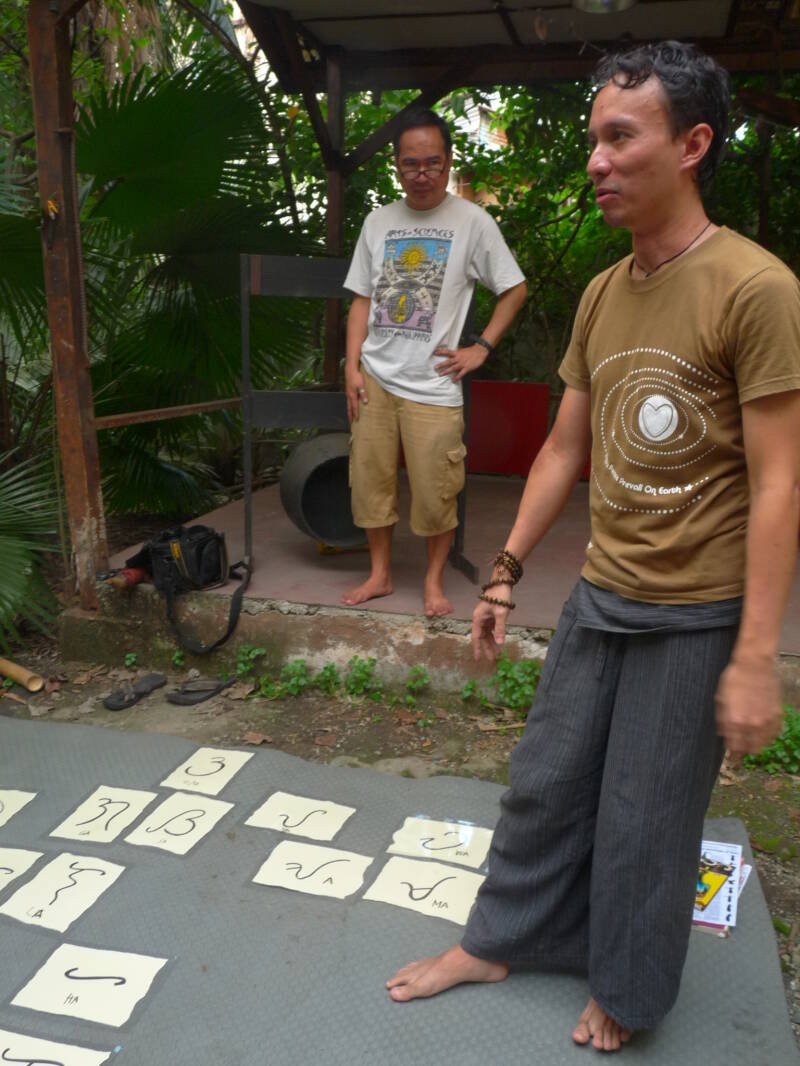 Pangalaybayin Dance workshop with Orlan and kuya Leo of Sanghabi. Photo by Amrey Boquiren of Amrey’s Kitchen™, Kina Amapola™, and Pawntee’s Grub™.