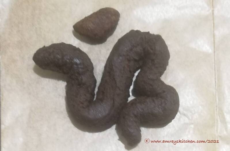 Pugay Doughnuts shaped into Baybayin characters SI / SE. Recipe and photo by Amrey Boquiren for Amrey’s Kitchen™.