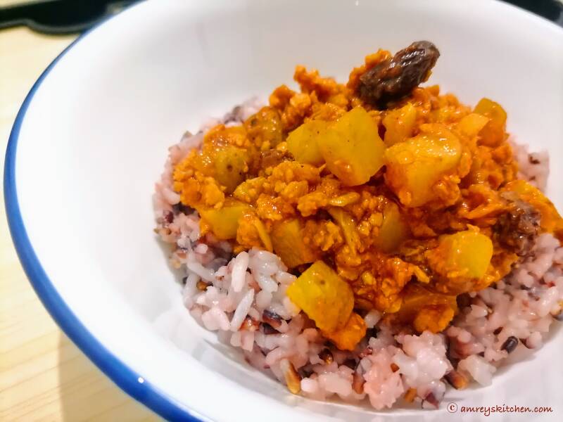 Sin Carne Picadillo (Vegan Picadillo) Recipe and photo by Amrey Boquiren of Amrey’s Kitchen™.