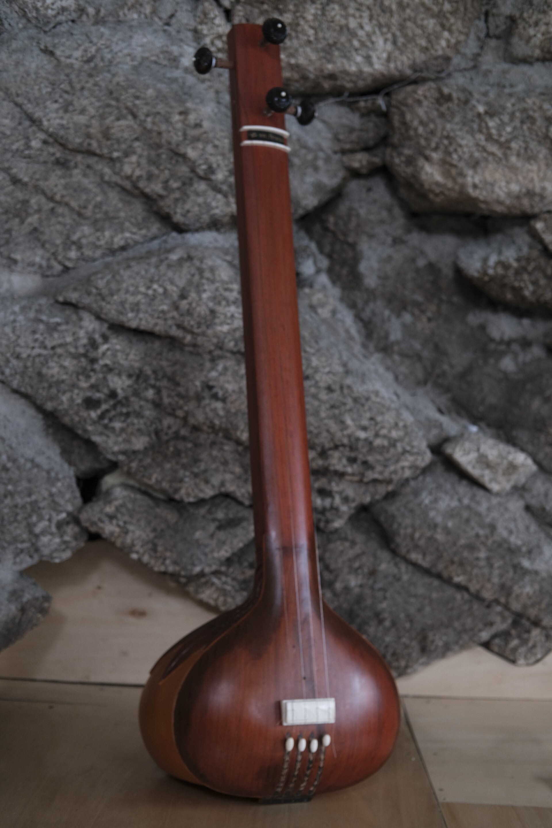 MALE TANPURA  Natural design