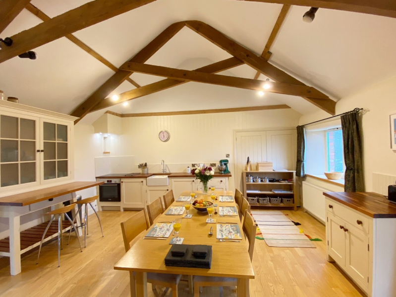 Holiday home with vaulted kitchen with wooden floor