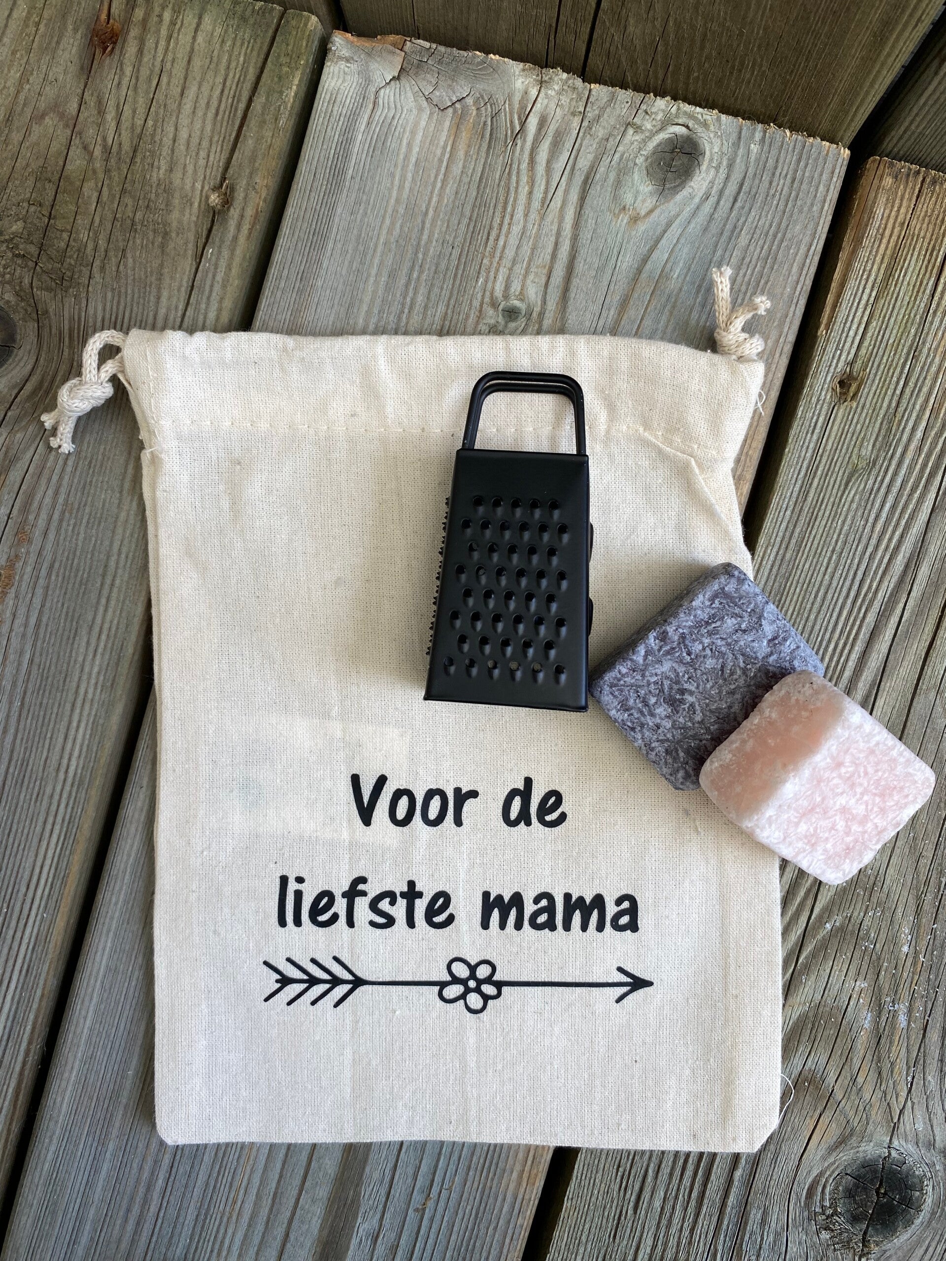 Cadeauzakje ''voor de liefste mama''  + rasp en 2 amberblokjes